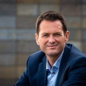 2024_SVSKR_Portrætfoto_Hovedsædet udendørs_LQ-10